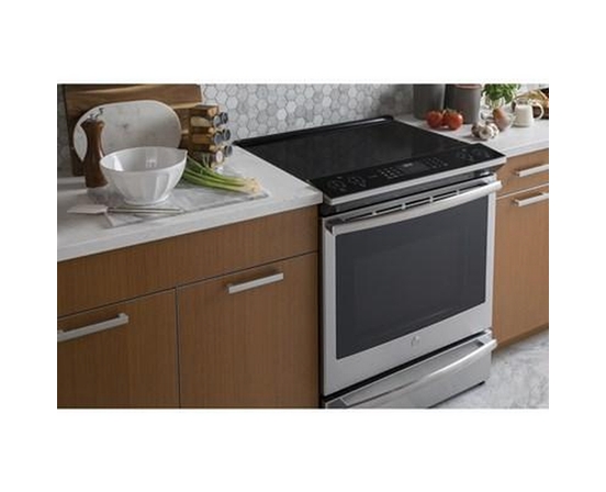 Cuisinière encastrable électrique induction de 30 po. avec technology convection européenne véritable GE Profile - PCHS920YMFS