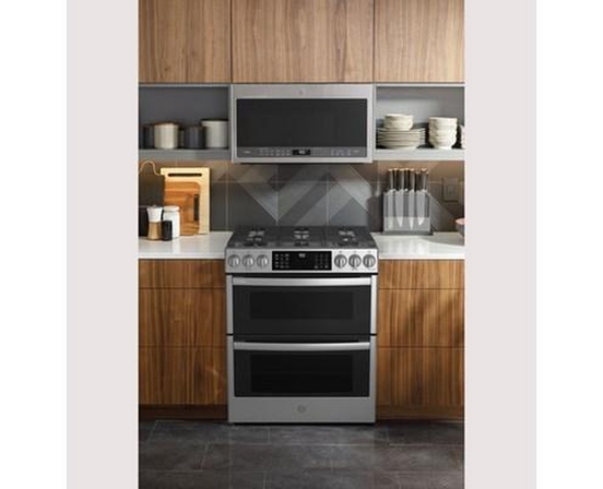 Cuisinière à gaz encastrée à four double de 30 po avec WiFi GE Profile - PCGS960YPFS