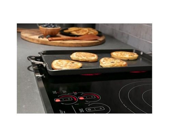 Table de cuisson encastrée électrique de 30 po avec Wi-Fi GE Profile - PEP7030DTBB