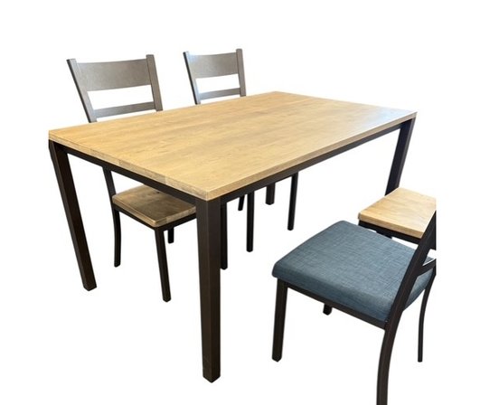 Table et 4 chaises de Amisco