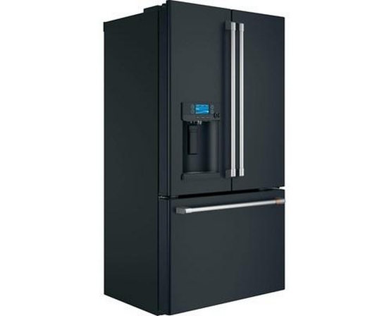 Réfrigérateur trois portes avec porte à deux battants à profondeur de comptoir de 36 po, 22,2 Pi cu. avec distributeur d'eau chaude Café - CYE22TP3MD1