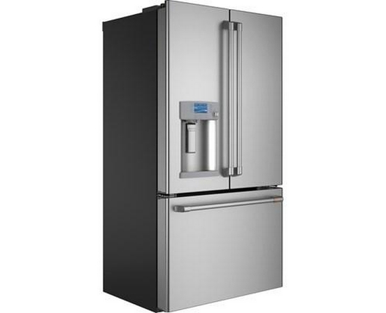 Réfrigérateur trois portes avec porte à deux battants à profondeur de comptoir de 36 po, 22,2 Pi cu. avec distributeur d'eau chaude Café - CYE22TP2MS1