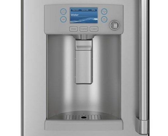 Réfrigérateur trois portes avec porte à deux battants à profondeur de comptoir de 36 po, 22,2 Pi cu. avec distributeur d'eau chaude Café - CYE22TP2MS1