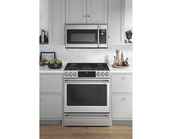 Cuisinière intégrée à gaz de 30 po avec technologie convection Café - CCGS700P2MS1