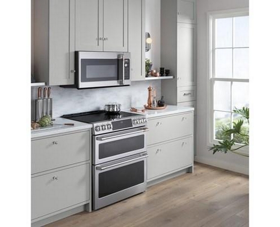 Cuisinière intégrée à induction de 30 po avec technologie convection Café - CCHS950P2MS1