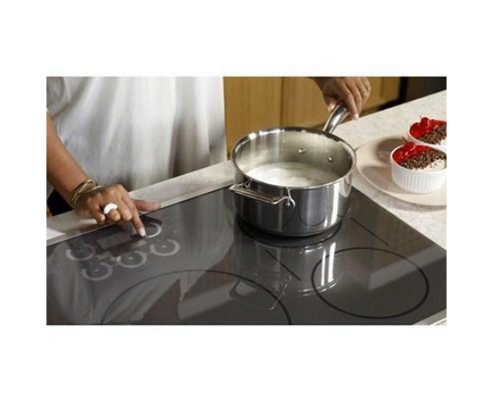 Table de cuisson encastrée à induction de 30 po avec Wi-Fi Café - CHP90301TBB