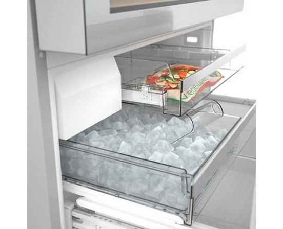 Réfrigérateur quatre portes avec porte à deux battants à profondeur de comptoir de 36 po., 20,5 Pi cu. avec FlexBar™ Bosch - B36CL81ENG