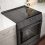Cuisinière à induction coulissante de 30 po avec convection européenne authentique Bosch - HII8047C