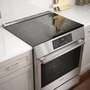 Cuisinière à induction coulissante de 30 po avec convection européenne authentique Bosch - HII8057C