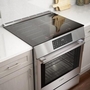 Cuisinière à induction coulissante de 30 po avec convection européenne authentique Bosch - HIIP057C