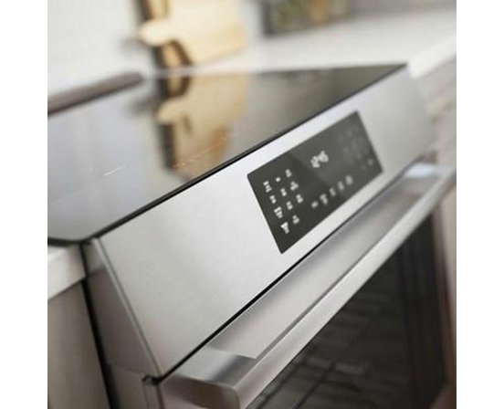 Cuisinière à induction coulissante de 30 po avec convection européenne authentique Bosch - HIIP057C