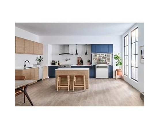 Réfrigérateur quatre portes avec porte à deux battants à profondeur de comptoir de 36 po., 20,5 Pi cu. avec FlexBar™ Bosch - B36CL81ENW