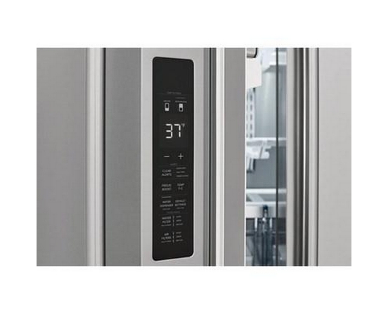 Réfrigérateur trois portes avec porte à deux battants à profondeur de comptoir de 36 po, 23,3 Pi cu.. avec affichage numérique Frigidaire Professional - PRFG2383AF