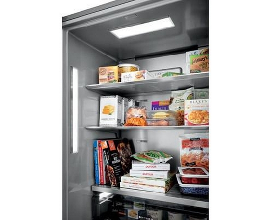 Congélateur vertical de 19 Pi cu. avec machine à glaçons Electrolux - EI33AF80WS