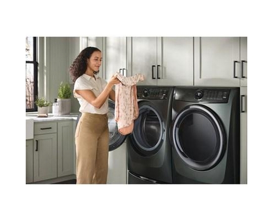 Laveuse Perfect Steam™ à chargement frontal avec lavage LuxCare® Plus et SmartBoost® – 5,2 pi³ Electrolux - ELFW7738AA