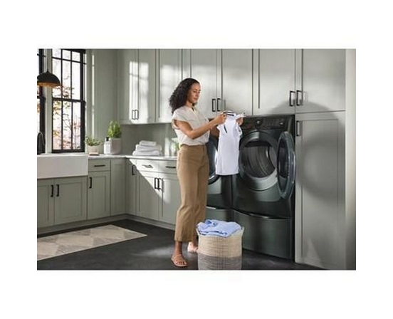 Sécheuse électrique Perfect Steam™ à chargement frontal avec Balanced Dry™ et rafraîchissement instantané – 8,0 pi³  Electrolux - ELFE773CAA