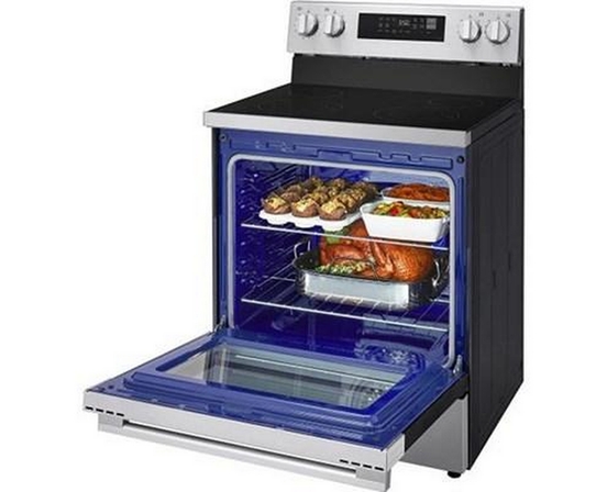 Cuisinière autoportante électrique de 30 po avec Wi-Fi LG - LREN6321VE