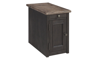 Table de bout Tyler Creek avec ports et prises USB de Ashley - T736-7