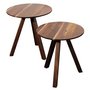Ensemble de deux tables de bout en noyer de Verbois