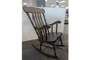 Chaise berçante en merisier massif