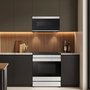 Four à micro-ondes à hotte intégrée intelligent de 2,1 pi³ - ME21DG6500SRAC