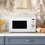 Four à micro-ondes de comptoir de 17 po., 0,7 pi³ avec 6 options de cuisson automatique Danby - DBMW0721BWW