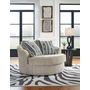 Chaise d'appoint pivotante surdimensionnée Calnita de Ashley