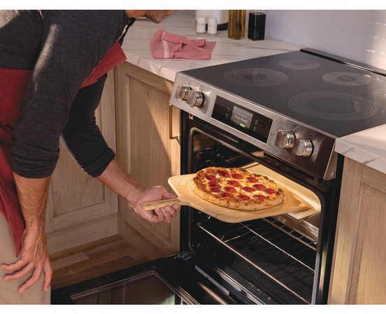 Cuisinière électrique de 30 po avec fonction Pizza cuite sur pierre Frigidaire Gallery - GCFE307CBF