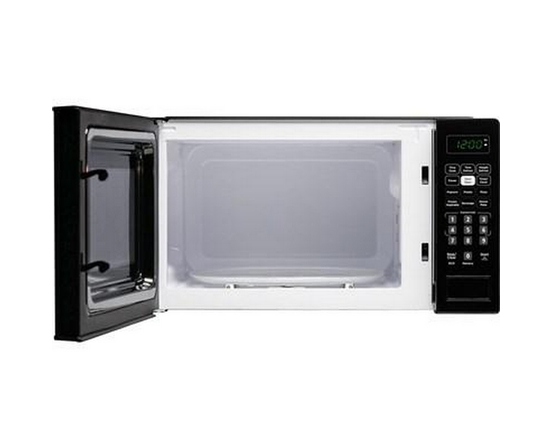 Four à micro-ondes de comptoir de 17 po., 0,7 pi³ avec 6 options de cuisson automatique Danby - DBMW0721BBB