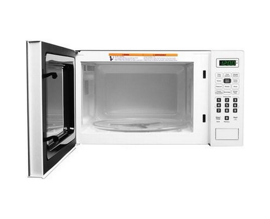 Four à micro-ondes de comptoir de 17 po., 0,7 pi³ avec 6 options de cuisson automatique Danby - DBMW0721BWW