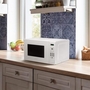 Four à micro-ondes de comptoir de 17 po., 0,7 pi³ avec 6 options de cuisson automatique Danby - DBMW0721BWW