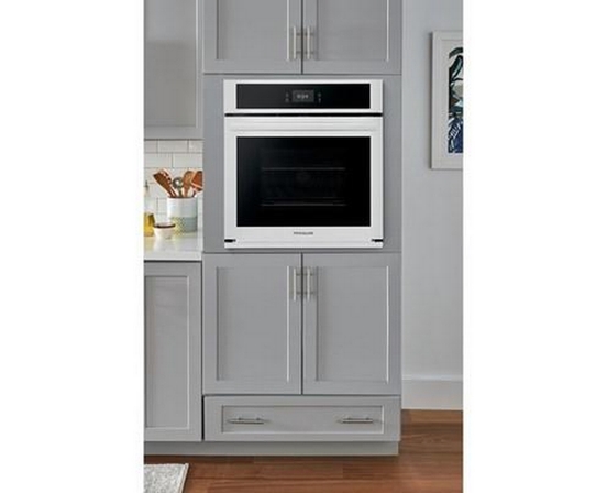 Four mural simple encastré de 27 po., 3.8 pi³ avec technologie convection Frigidaire - FCWS2727AW