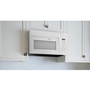 Four à micro-ondes à hotte intégrée de 1,8 pi³ Frigidaire - FMOS1846BW