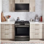Four à micro-ondes à hotte intégrée de 2,1 pi³. avec EasyClean® LG - MVEL2137D