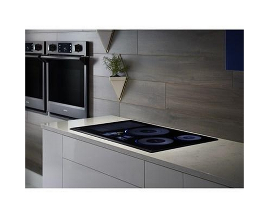 Table de cuisson encastrée à induction de 36 po. avec Virtual Flame Technology™ Samsung - NZ36K7880UG/AA