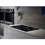 Table de cuisson encastrée à induction de 36 po. avec Virtual Flame Technology™ Samsung - NZ36K7880UG/AA