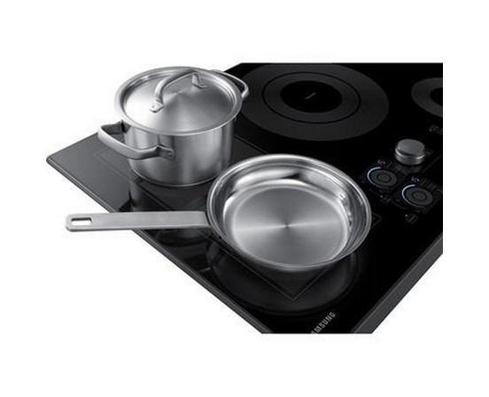 Table de cuisson encastrée à induction de 30 po. avec Virtual Flame Technology™ Samsung - NZ30K7880UG/AA