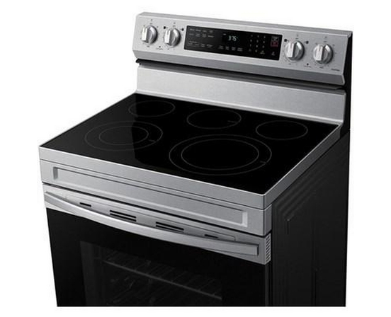 Cuisinière amovible électrique de 30 po. avec connectivité WI-FI Samsung - NE63A6511SS/AC