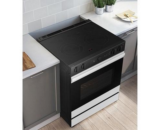 Cuisinière électrique Smart Bespoke de 6,3 pi³ Samsung - NSE6DB850012/AC
