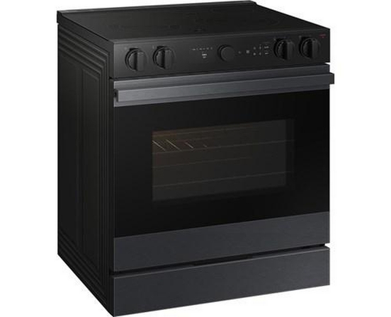 Cuisinière électrique Smart Bespoke de 6,3 pi³ Samsung - NSE6DG8500MT/AC