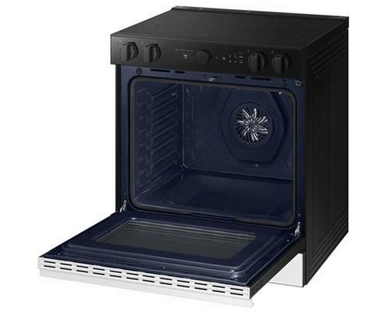 Cuisinière électrique Smart Bespoke de 6,3 pi³ Samsung - NSE6DB870012/AC