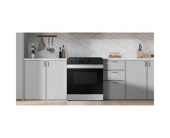 Cuisinière électrique Smart Bespoke de 6,3 pi³ Samsung - NSE6DG8100SR/AC