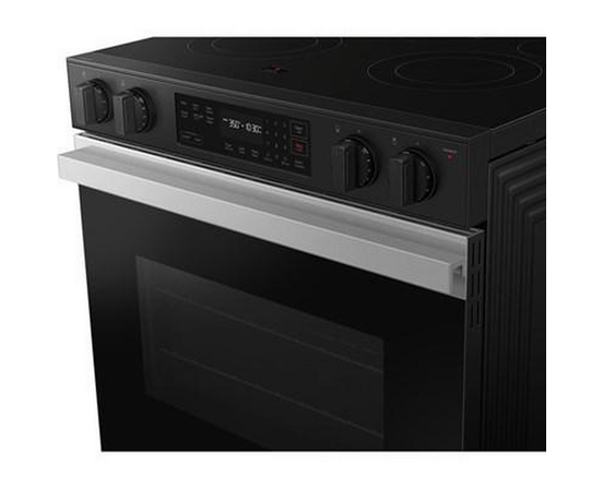 Cuisinière électrique Smart Bespoke de 6,3 pi³ Samsung - NSE6DG8100SR/AC