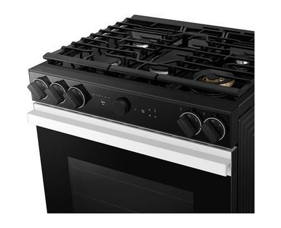Cuisinière à gaz Smart Bespoke de 6,0 pi³ Samsung - NSG6DB870012/AA