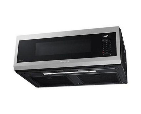 Four à micro-ondes à hotte intégrée de 30 po., 1.1 pi³ avec connectivité Wi-Fi Samsung - ME11A7710DS/AC