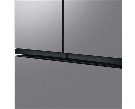 Réfrigérateur trois portes avec porte à deux battants Bespoke, à profondeur de comptoir de 36 po., 24 pi³ avec machine à glaçons double Samsung - RF24BB6600QLAA