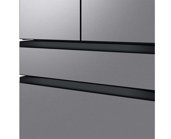 Réfrigérateur quatre portes avec porte à deux battants à profondeur de comptoir Bespoke de 36 po., 23 pi³ avec machine à glaçons double Samsung - RF23BB8600QLAA