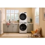 Laveuse à chargement frontal intelligente certifiée ENERGY STAR® avec système de ventilation FreshFlow™ de 5.2 pi cu C.E.I. Whirlpool - WFW5720RW