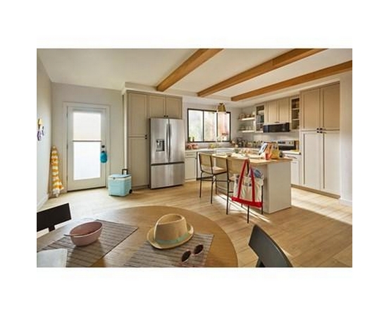 Réfrigérateur trois portes avec porte à deux battants autoportant de 36 po, 30 pi³. avec système distributeur d'eau et de glaçons externe Whirlpool - WRFF3536SZ