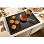 Plaque de cuisson à induction intelligente de 36 po avec technologie Temp Cook™ et revêtement WipeClean™ Whirlpool - WCIT7536SB